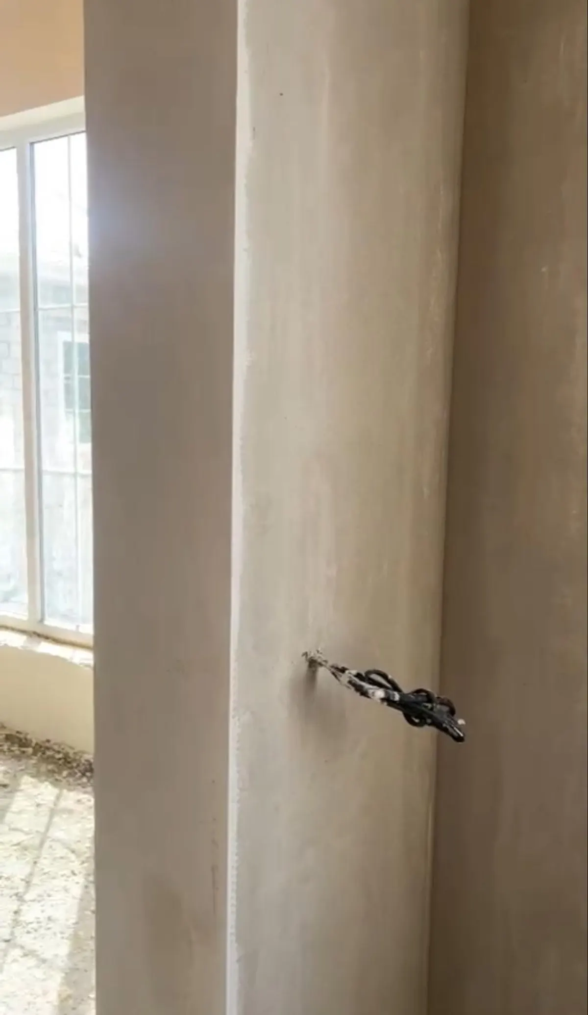 Коридор со свежей штукатуркой